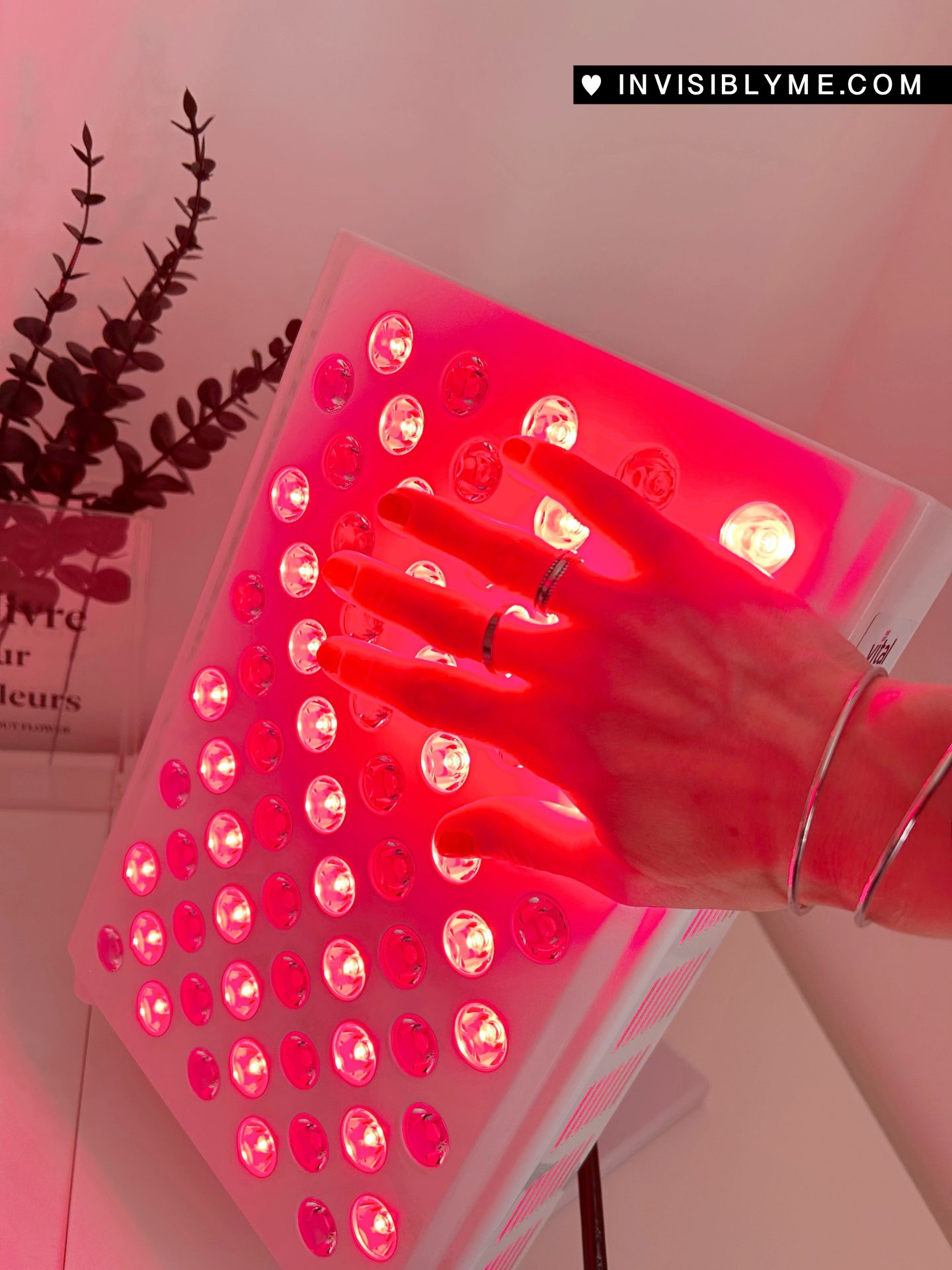 The Vital Red Light turned on without NIR, so there's not so much red glow in the room. My hand is in front of it.